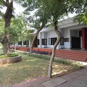 ** Hotel Lauries India